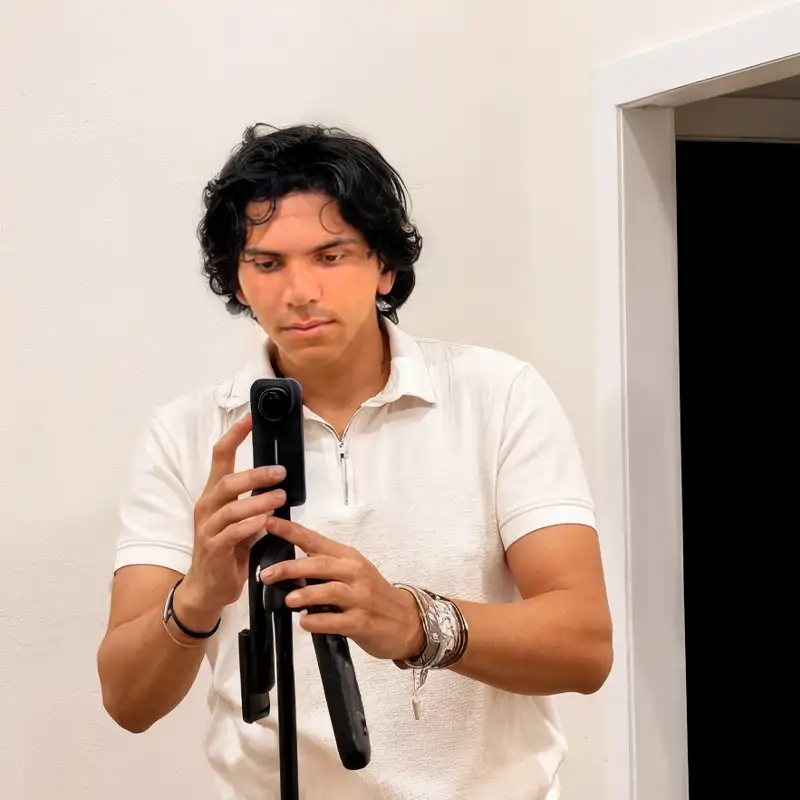 Photographer with 360 camera